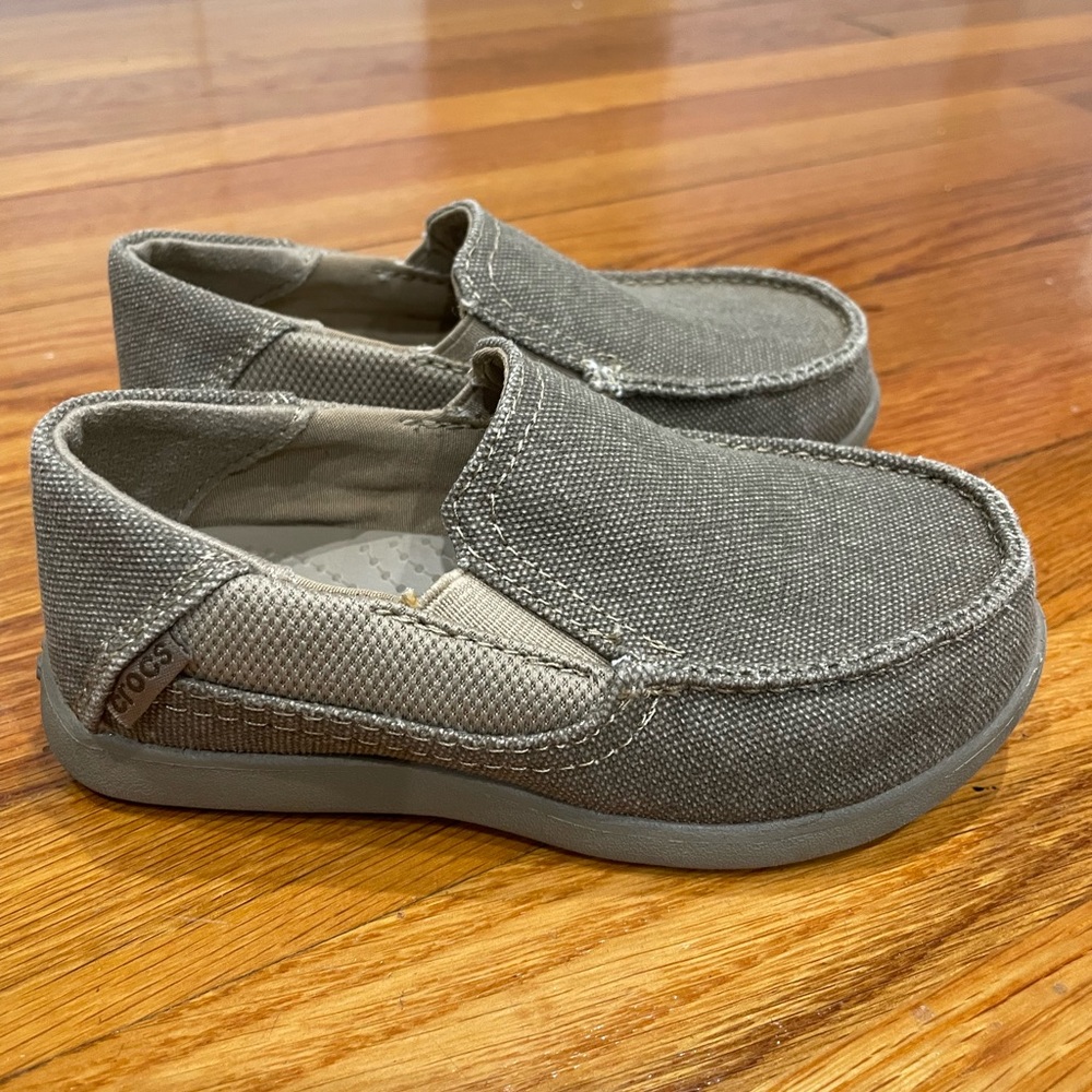 Crocs loafers boy shoes size 10. Never worn, but tags have been removed.